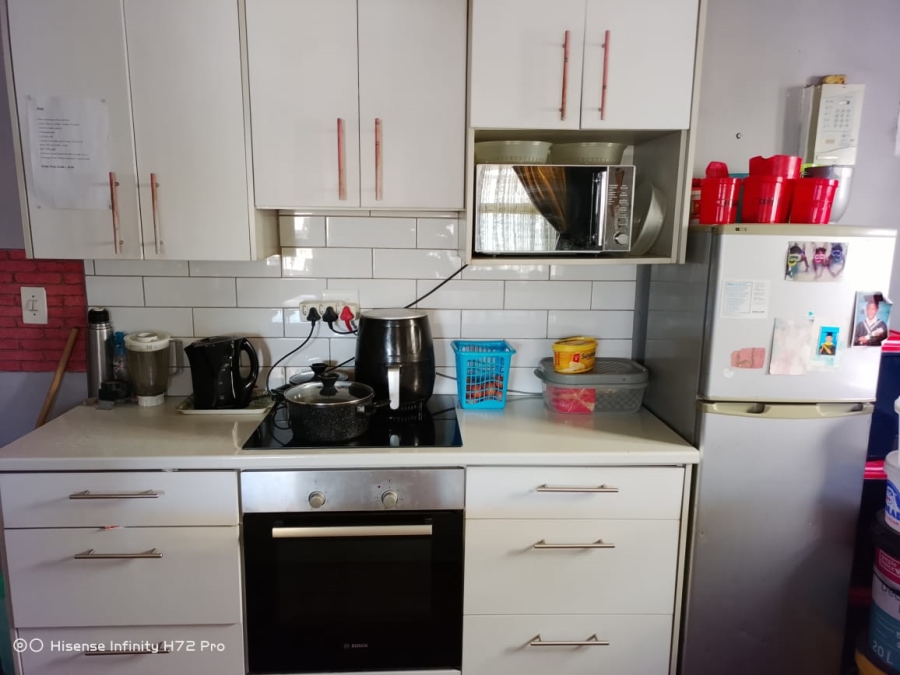 2 Bedroom Property for Sale in Delft South Western Cape